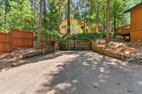 Exterior - 24148 Ox Bow Ln N, Sonora, CA 95370 photo 4 of 6