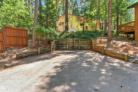 Exterior - 24148 Ox Bow Ln N, Sonora, CA 95370 photo 5 of 6