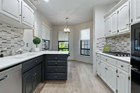 Kitchen - 1132 Rivergate Dr #13, Lodi, CA 95240 photo 5 of 6