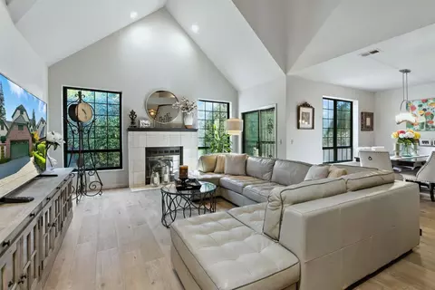 Living - 1132 Rivergate Dr #13, Lodi, CA 95240 photo 1 of 7