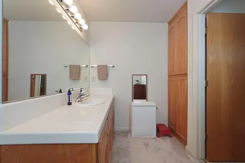 Bath - 17 Chukar Dr, Wallace, CA 95254 photo 2 of 3