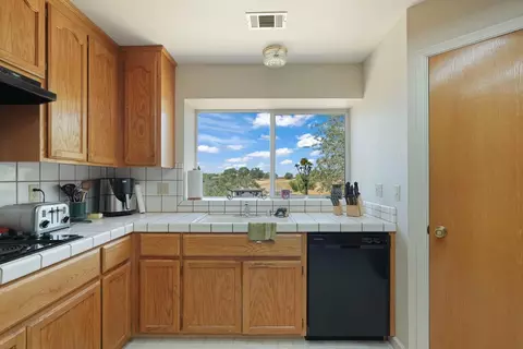 Kitchen - 17 Chukar Dr, Wallace, CA 95254 photo 3 of 4