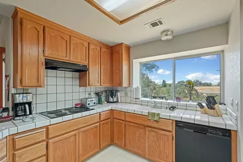 Kitchen - 17 Chukar Dr, Wallace, CA 95254 photo 1 of 4
