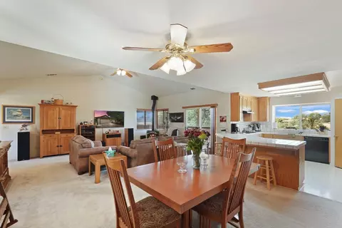 17 Chukar Dr, Wallace, CA 95254
