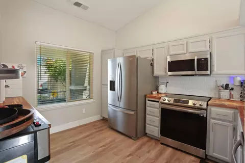 Kitchen - 1600 Smokey Ln, Tracy, CA 95376 photo 2 of 5