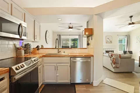 Kitchen - 1600 Smokey Ln, Tracy, CA 95376 photo 4 of 5