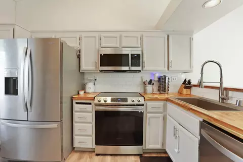 Kitchen - 1600 Smokey Ln, Tracy, CA 95376 photo 3 of 5