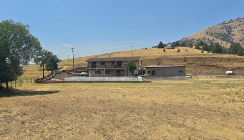 4204 State Highway 263, Yreka, CA 96097