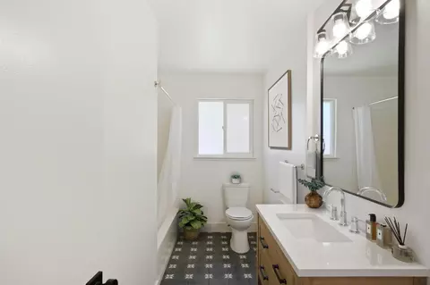 Bath - 1536 Hialeah Dr, Modesto, CA 95350 photo 1 of 2