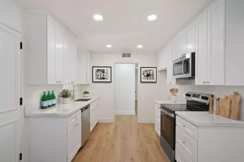 Kitchen - 1536 Hialeah Dr, Modesto, CA 95350 photo 2 of 2
