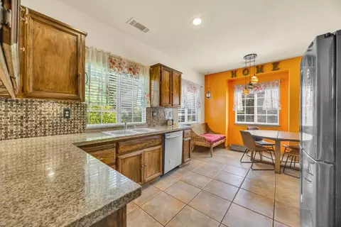 Kitchen - 5127 Walnut Pointe Ln, Carmichael, CA 95608 photo 1 of 6