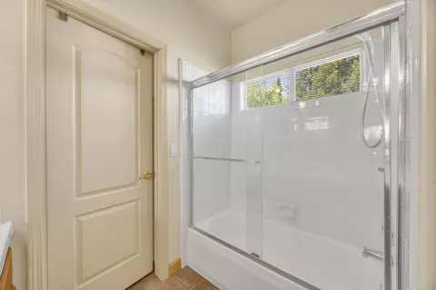 Bath - 5127 Walnut Pointe Ln, Carmichael, CA 95608 photo 3 of 3