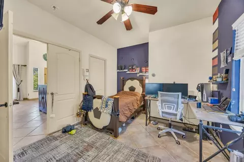 Bedroom - 5127 Walnut Pointe Ln, Carmichael, CA 95608 photo 2 of 6