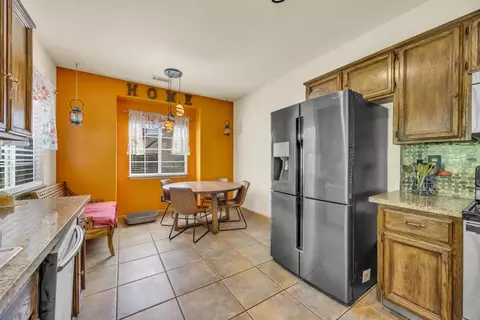 Kitchen - 5127 Walnut Pointe Ln, Carmichael, CA 95608 photo 6 of 6