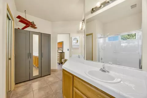 Bath - 5127 Walnut Pointe Ln, Carmichael, CA 95608 photo 2 of 3