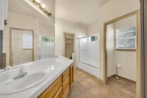 Bath - 5127 Walnut Pointe Ln, Carmichael, CA 95608 photo 1 of 3