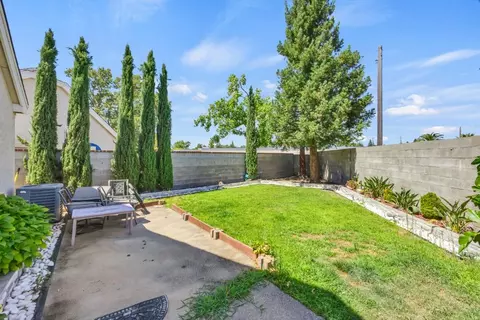 Exterior - 5127 Walnut Pointe Ln, Carmichael, CA 95608 photo 7 of 10