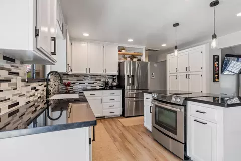 Kitchen - 3629 Scenic Dr, Modesto, CA 95355 photo 5 of 6