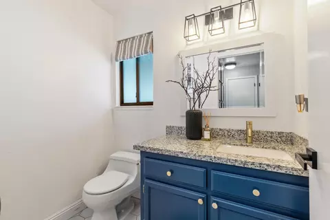 Bath - 3629 Scenic Dr, Modesto, CA 95355 photo 1 of 3