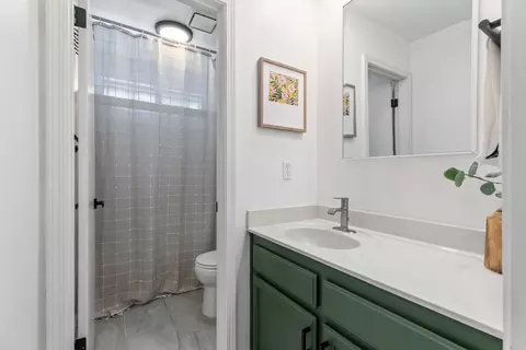 Bath - 3629 Scenic Dr, Modesto, CA 95355 photo 2 of 3