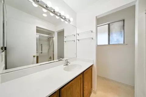 Bath - 5511 Roundtree Dr #E, Concord, CA 94521 photo 2 of 3