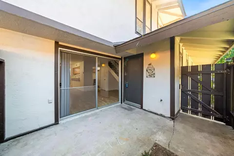 Exterior - 5511 Roundtree Dr #E, Concord, CA 94521 photo 3 of 6