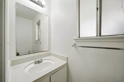 Bath - 5511 Roundtree Dr #E, Concord, CA 94521 photo 1 of 3