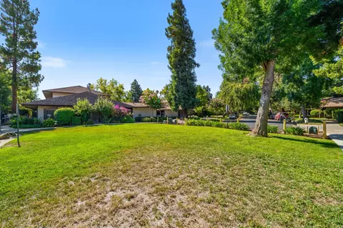 Exterior - 5511 Roundtree Dr #E, Concord, CA 94521 photo 4 of 6