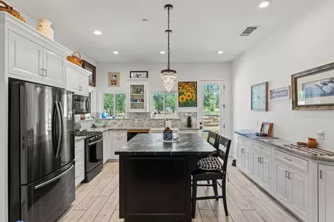Kitchen - 3801 Val Verde Rd, Loomis, CA 95650 photo 5 of 6