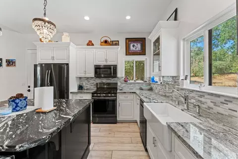 Kitchen - 3801 Val Verde Rd, Loomis, CA 95650 photo 6 of 6