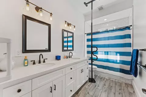 Bath - 3801 Val Verde Rd, Loomis, CA 95650 photo 2 of 7