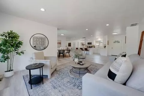 Living - 6931 Lincoln Ave, Carmichael, CA 95608 photo 3 of 5
