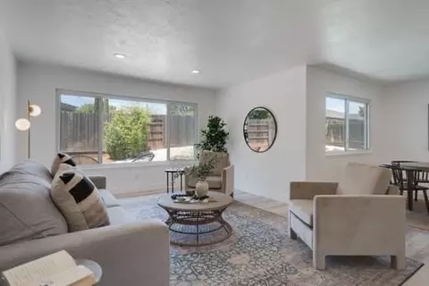 Living - 6931 Lincoln Ave, Carmichael, CA 95608 photo 2 of 5