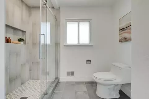 Bath - 6931 Lincoln Ave, Carmichael, CA 95608 photo 3 of 7