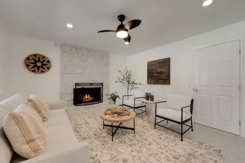 Living - 6931 Lincoln Ave, Carmichael, CA 95608 photo 4 of 5