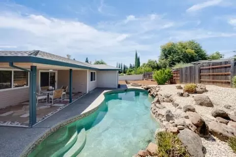 Exterior - 6931 Lincoln Ave, Carmichael, CA 95608 photo 4 of 7