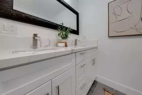 Bath - 6931 Lincoln Ave, Carmichael, CA 95608 photo 2 of 7
