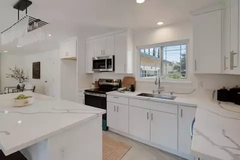 Kitchen - 6931 Lincoln Ave, Carmichael, CA 95608 photo 3 of 4