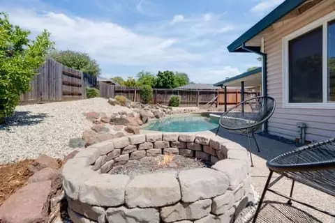 Exterior - 6931 Lincoln Ave, Carmichael, CA 95608 photo 6 of 7