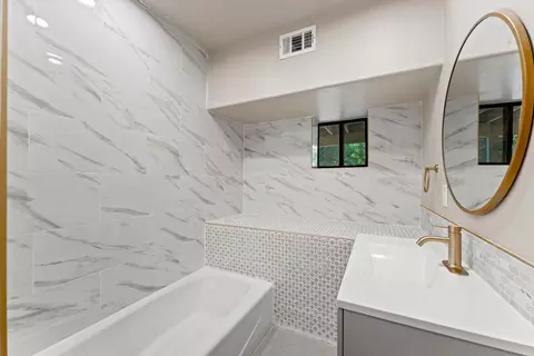 Bath - 5360 Grassy Run Rd, Placerville, CA 95667 photo 5 of 6
