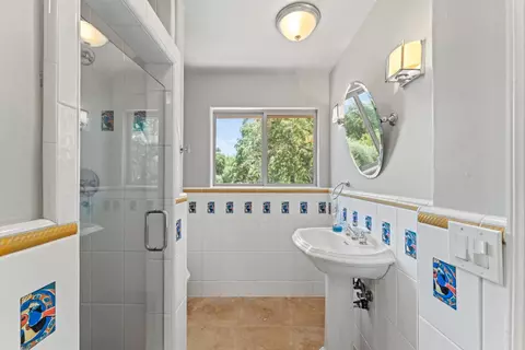 Bath - 5360 Grassy Run Rd, Placerville, CA 95667 photo 4 of 6