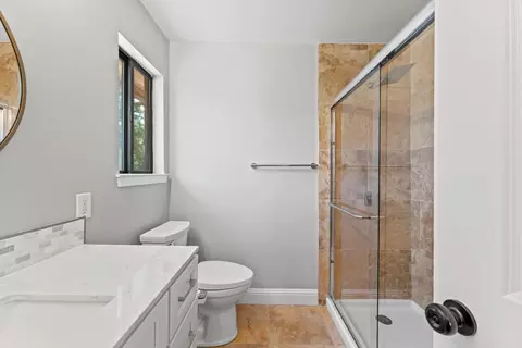 Bath - 5360 Grassy Run Rd, Placerville, CA 95667 photo 3 of 6