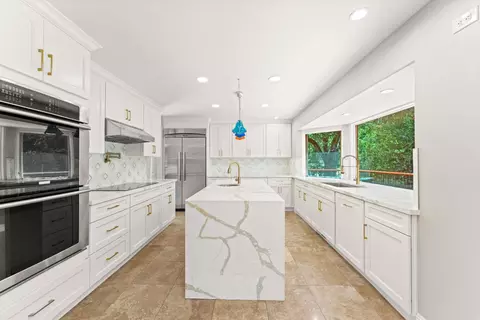 Kitchen - 5360 Grassy Run Rd, Placerville, CA 95667 photo 3 of 7