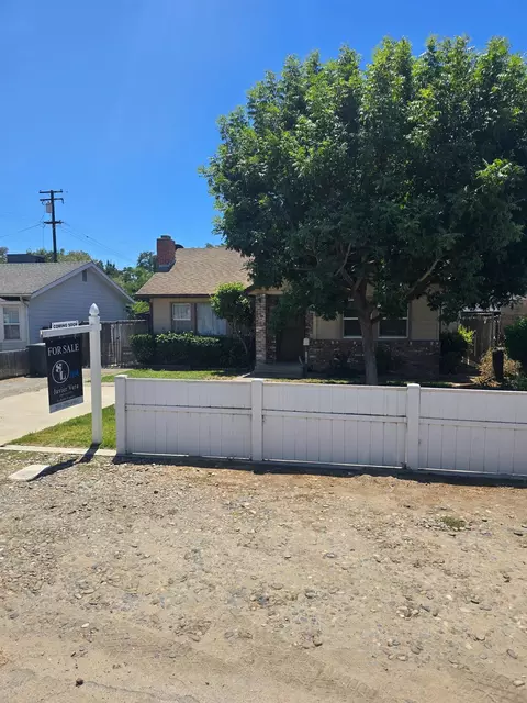 Exterior - 1104 Lombardy Dr, Modesto, CA 95351 photo 3 of 7