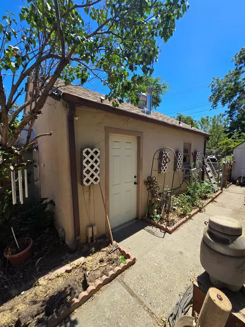 Exterior - 1104 Lombardy Dr, Modesto, CA 95351 photo 5 of 7