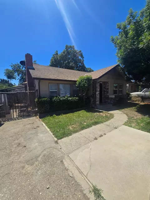 Exterior - 1104 Lombardy Dr, Modesto, CA 95351 photo 2 of 7