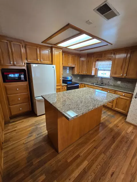 Kitchen - 1104 Lombardy Dr, Modesto, CA 95351 photo 3 of 4