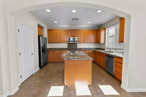 1067 Sallie Ln, Tracy, CA 95376 photo 1