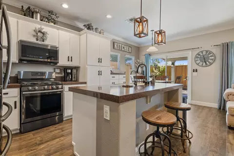 Kitchen - 7204 Prelude Ln, Hughson, CA 95326 photo 4 of 5