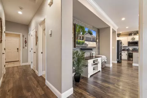 Entry Way - 7204 Prelude Ln, Hughson, CA 95326 photo 3 of 10